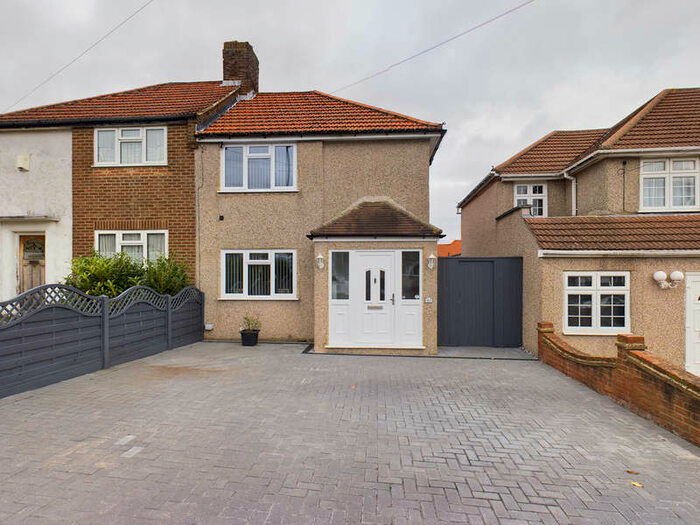 Houses for sale & to rent in CR0 0JR, Salcot Crescent, New Addington