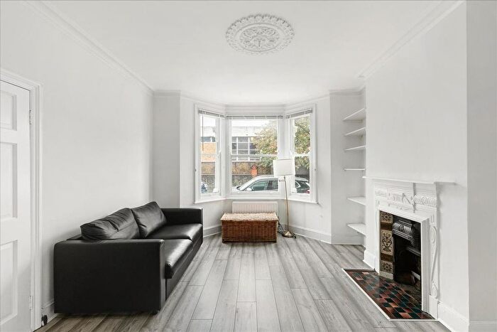 2 Bedroom Flat To Rent In Kingwood Road, London, SW6