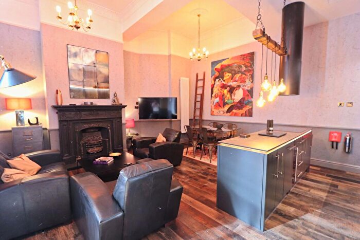 2 Bedroom Flat To Rent In Flat, Tuscany House, - Durdham Park, Bristol, BS6