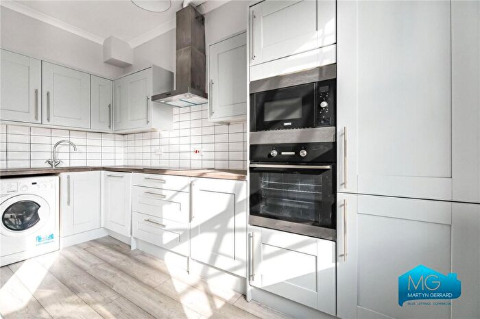 2 Bedroom Apartment To Rent In Station Road, London, NW4