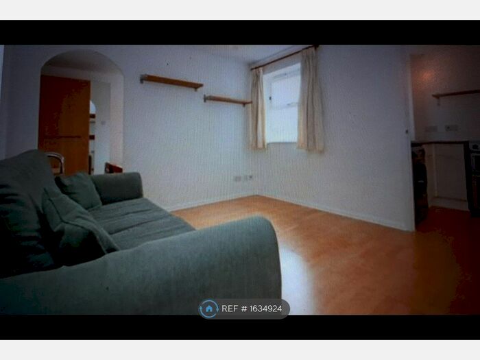 Studio To Rent In Tooting Bec, London, SW17