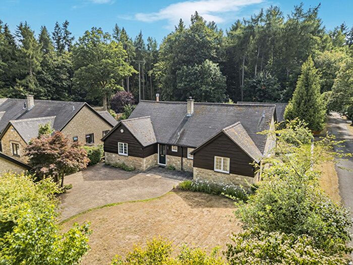 4 Bedroom Detached Bungalow For Sale In The Ride, Tubney Wood, OX13