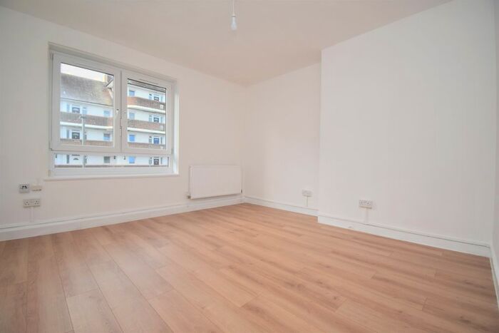 3 Bedroom Flat To Rent In Barnfield Gardens, Plumstead Common Road, London, SE18