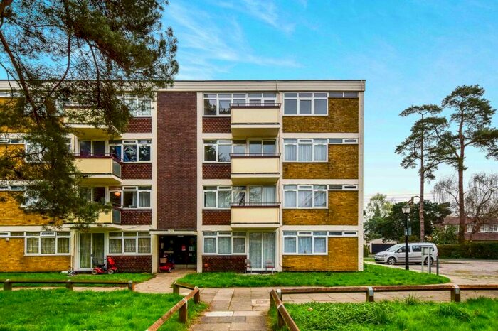 2 Bedroom Apartment To Rent In Ifield Drive, Crawley, RH11