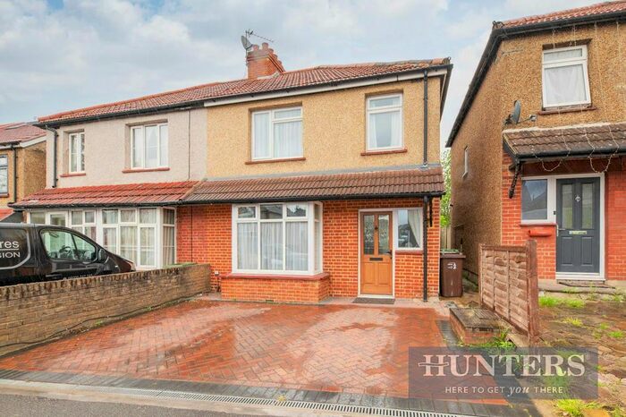 3 Bedroom Semi-Detached House To Rent In The Retreat, Cheam Common Road, Worcester Park, KT4