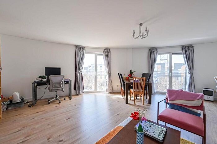 2 Bedroom Flat For Sale In Premiere Place, Westferry, London, E14