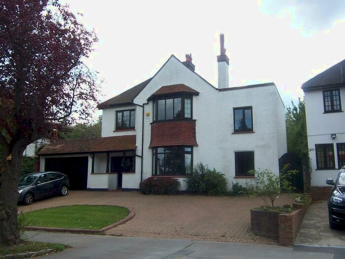 4 Bedroom House To Rent In Manor Way, South Croydon, CR2