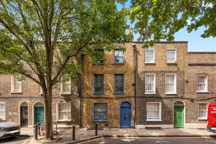 4 Bedroom Town House To Rent In Myrdle Street, Whitechapel, E1