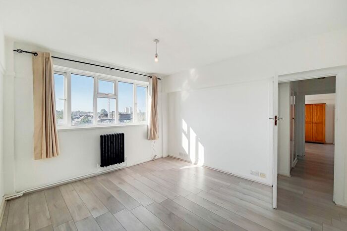 1 Bedroom Flat To Rent In Sandhurst Court, Acre Lane, SW2