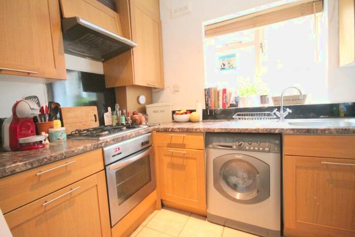 2 Bedroom Flat To Rent In Beresford Road, Wood Green, N8