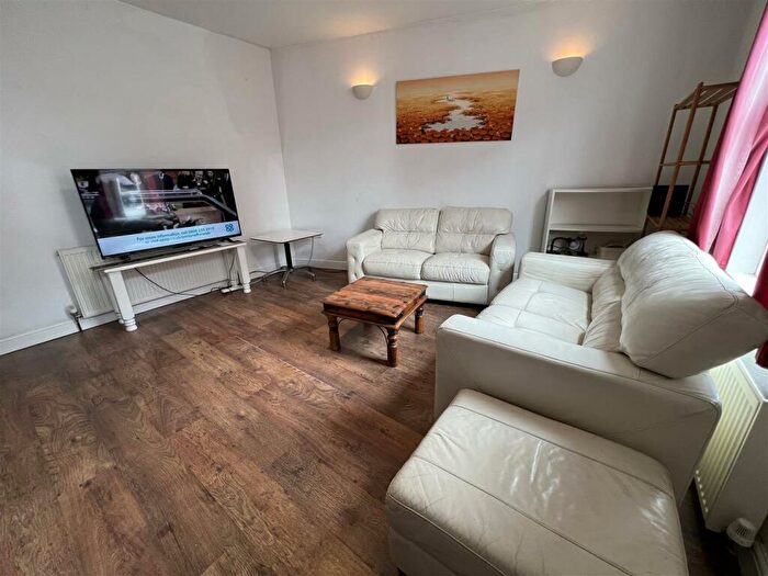 4 Bedroom Terraced House To Rent In Thornville View, Hyde Park, Leeds, LS6