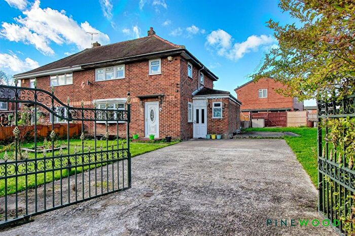 3 Bedroom Property For Sale In North Street, Clay Cross, S45