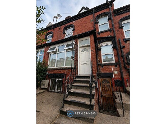 2 Bedroom Terraced House To Rent In Luxor Road, Leeds, LS8