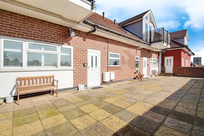 2 Bedroom Flat To Rent In High Street, Iver, SL0