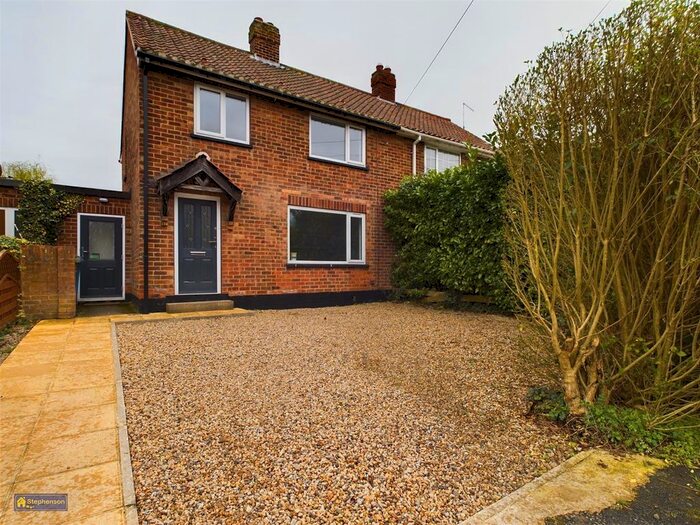 3 Bedroom Semi-Detached House To Rent In Plantation Drive, North Ferriby, HU14