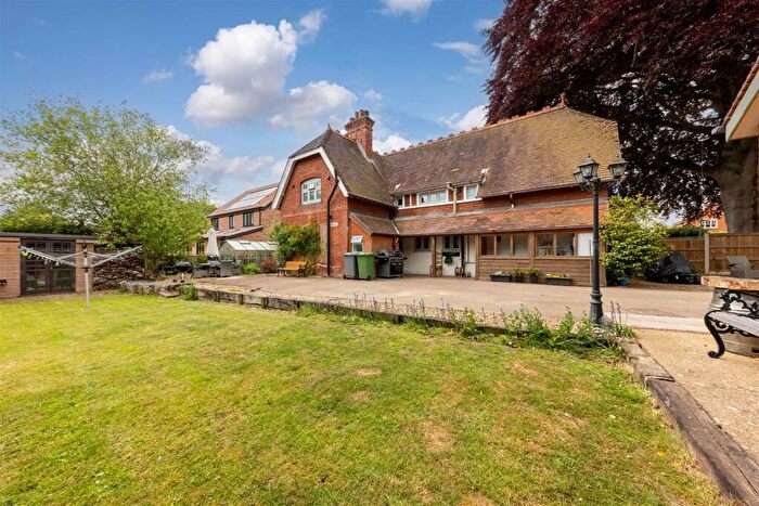 4 Bedroom Detached House For Sale In Thunder Lane, Norwich, NR7
