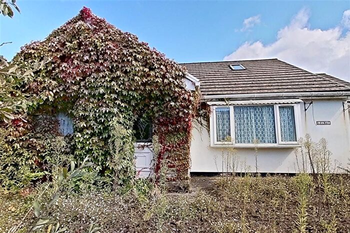 4 Bedroom Detached House For Sale In Chapel Road, Leedstown, Hayle, TR27