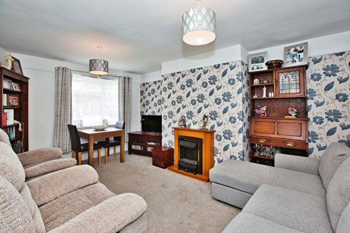 2 Bedroom Flat For Sale In Taranto Hill, Ilchester, Somerset, BA22