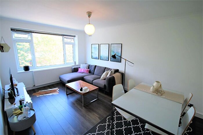 2 Bedroom Flat To Rent In Crouch Hill, London, N4