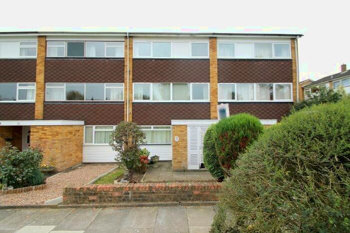 2 Bedroom Flat To Rent In Woodcote Drive, Orpington BR6
