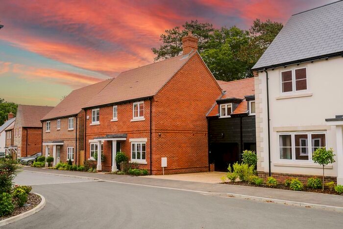 5 Bedroom Detached House For Sale In Chiltern Gardens, Woodcote, Reading, RG8