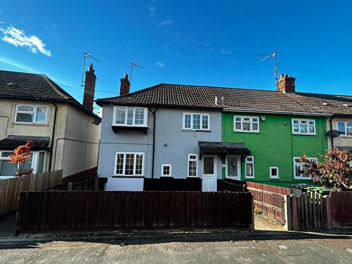 3 Bedroom Semi Detached House To Rent In Saddlebow Road, King'S Lynn, PE30