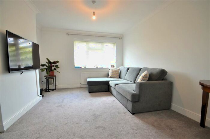 1 Bedroom Maisonette To Rent In Seymour Gardens, Ruislip, HA4