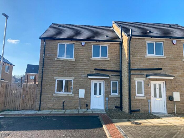 3 Bedroom Detached House To Rent In Saddle Close, Bradford, West Yorkshire, BD2