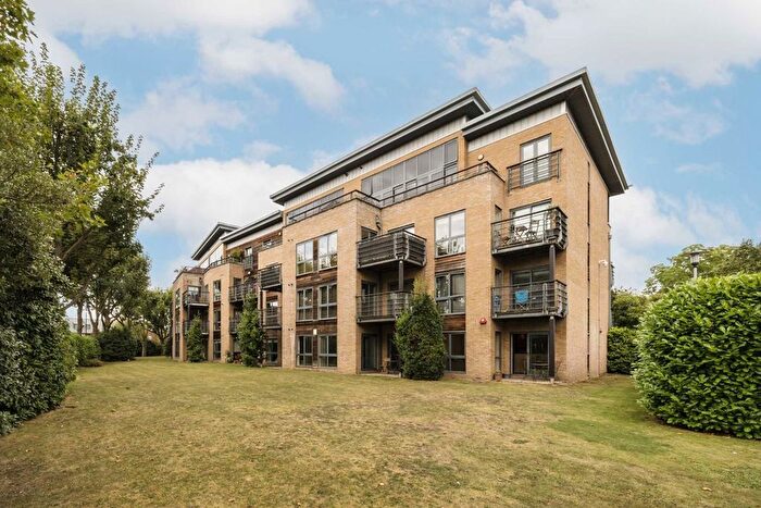 2 Bedroom Flat To Rent In Goldhawk Road, London, W6