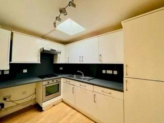 2 Bedroom Flat To Rent In High Street, Barnet, EN5