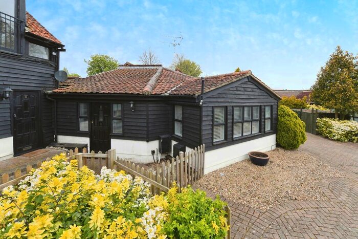2 Bedroom Bungalow For Sale In Coxtie Green Road, Pilgrims Hatch, Brentwood, Essex, CM14