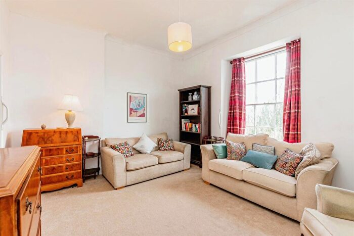 1 Bedroom Apartment For Sale In Royal York Crescent, Clifton, Bristol, BS8