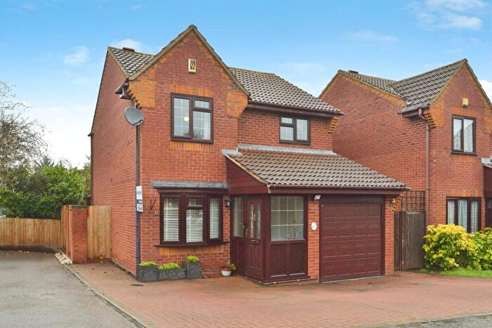 3 Bedroom Detached House For Sale In Norwood Lane, Newport Pagnell, MK16