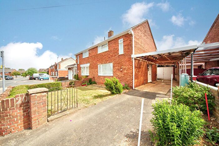 3 Bedroom Semi-Detached House For Sale In Overfield Road, Luton, LU2