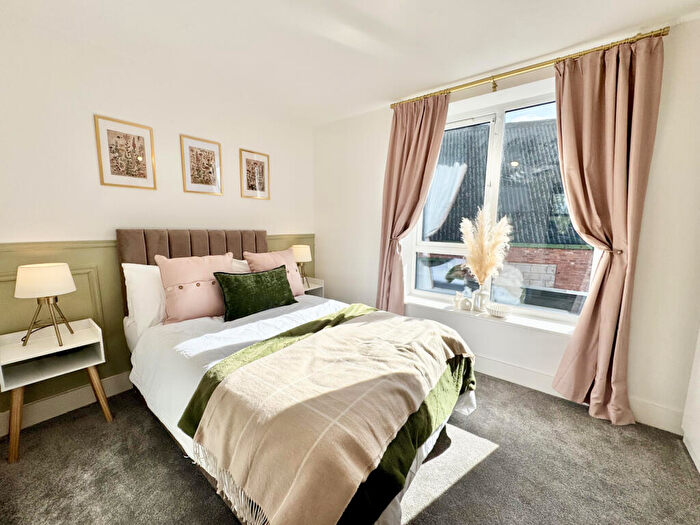3 Bedroom End Of Terrace House For Sale In Canal Street, SK10