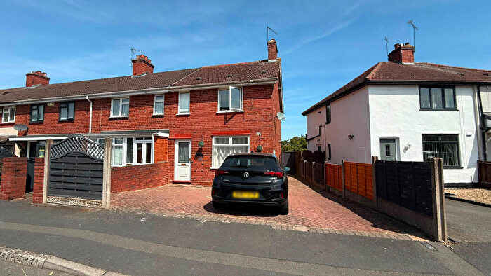 2 Bedroom Semi-Detached House To Rent In Milton Road, Smethwick, B67