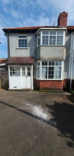 3 Bedroom Flat To Rent In Acres Road, Dudley, DY5