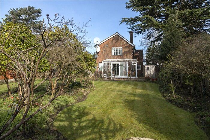 4 Bedroom Detached House For Sale In Kingston Hill, Kingston Upon Thames, KT2