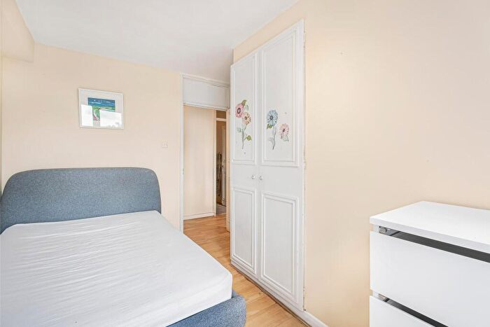 2 Bedroom Apartment To Rent In Netherhall Gardens, Hampstead, London, NW3