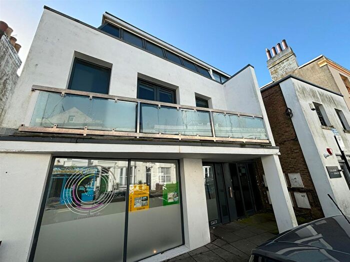 2 Bedroom Flat To Rent In St. Georges Road, Brighton, BN2