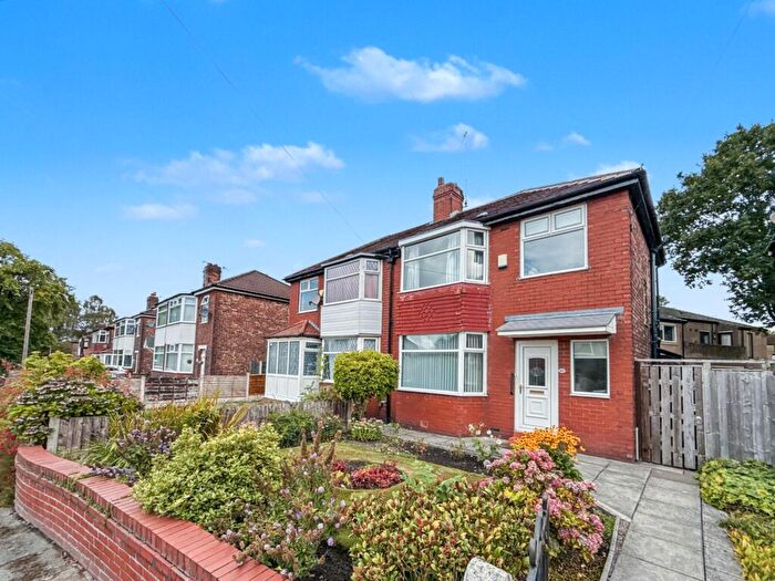 3 Bedroom Semi Detached House For Sale In Oak Avenue, Whitefield, M45