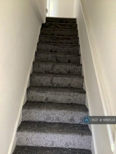 2 Bedroom Maisonette To Rent In Alanthus Close, London, SE12