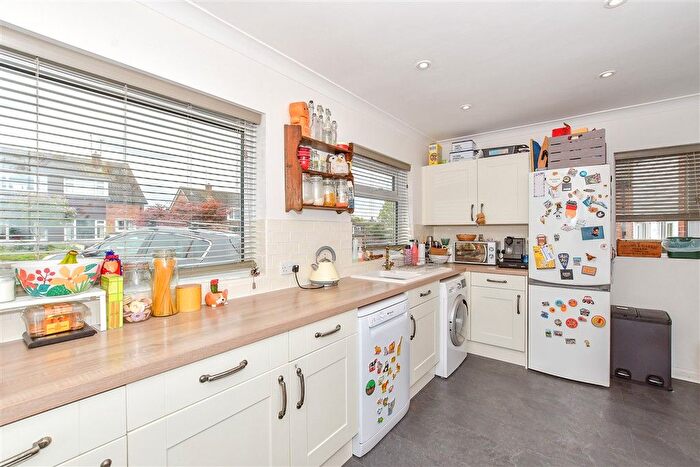 4 Bedroom Link Detached House For Sale In Bankfields, Headcorn, Ashford, Kent, TN27