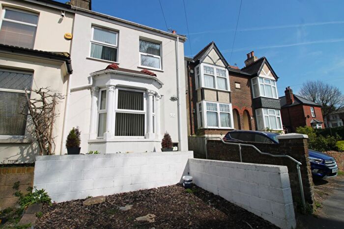 3 Bedroom End Of Terrace House To Rent In Totteridge Road, High Wycombe, HP13