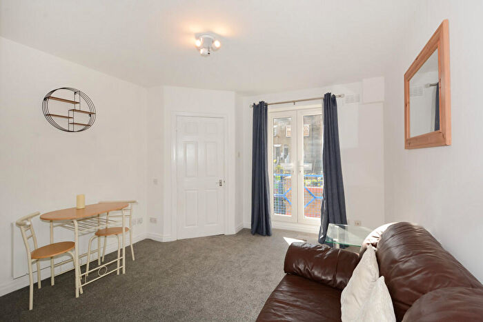 1 Bedroom Apartment To Rent In Melville Court, Lower Road, SE8