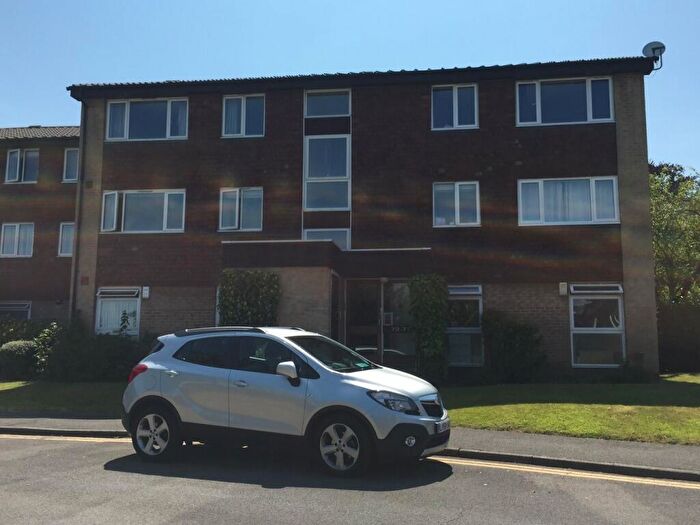 2 Bedroom Flat To Rent In Bardsley Close, Croydon, CR0