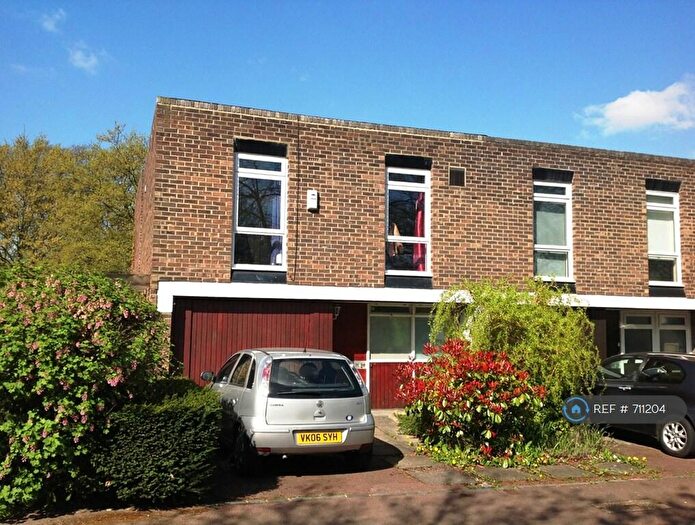 4 Bedroom End Of Terrace House To Rent In Lings Coppice, London, SE21