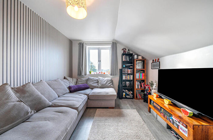 2 Bedroom Flat For Sale In Halfway Street, Sidcup, DA15
