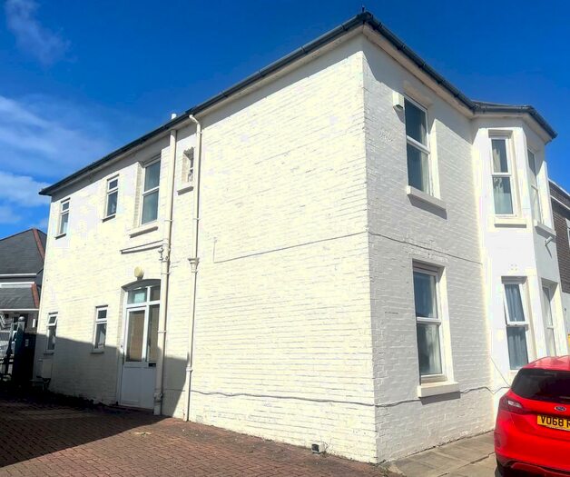 1 Bedroom Flat To Rent In West Street, PO16