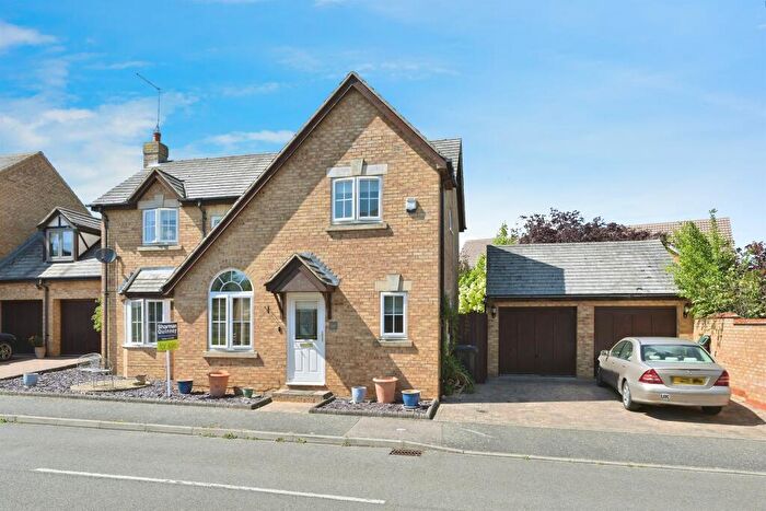 4 Bedroom Detached House For Sale In Hillfield Road, Oundle, Peterborough, PE8